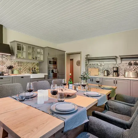 Gruppen & Familien-ferienhaus Haensel בית נופש